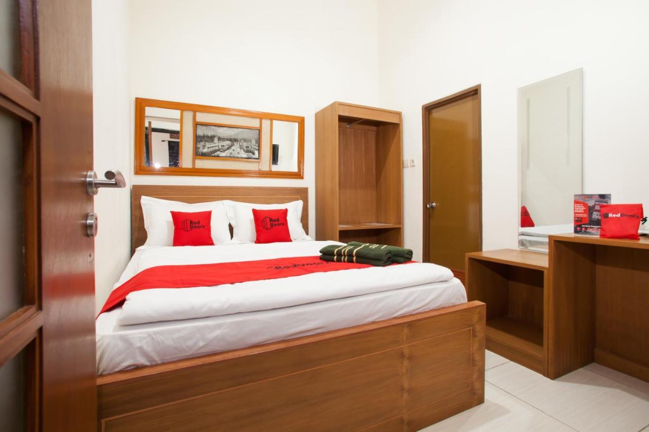Reddoorz Syariah Near Singha Merjosari Park Malang Exterior photo
