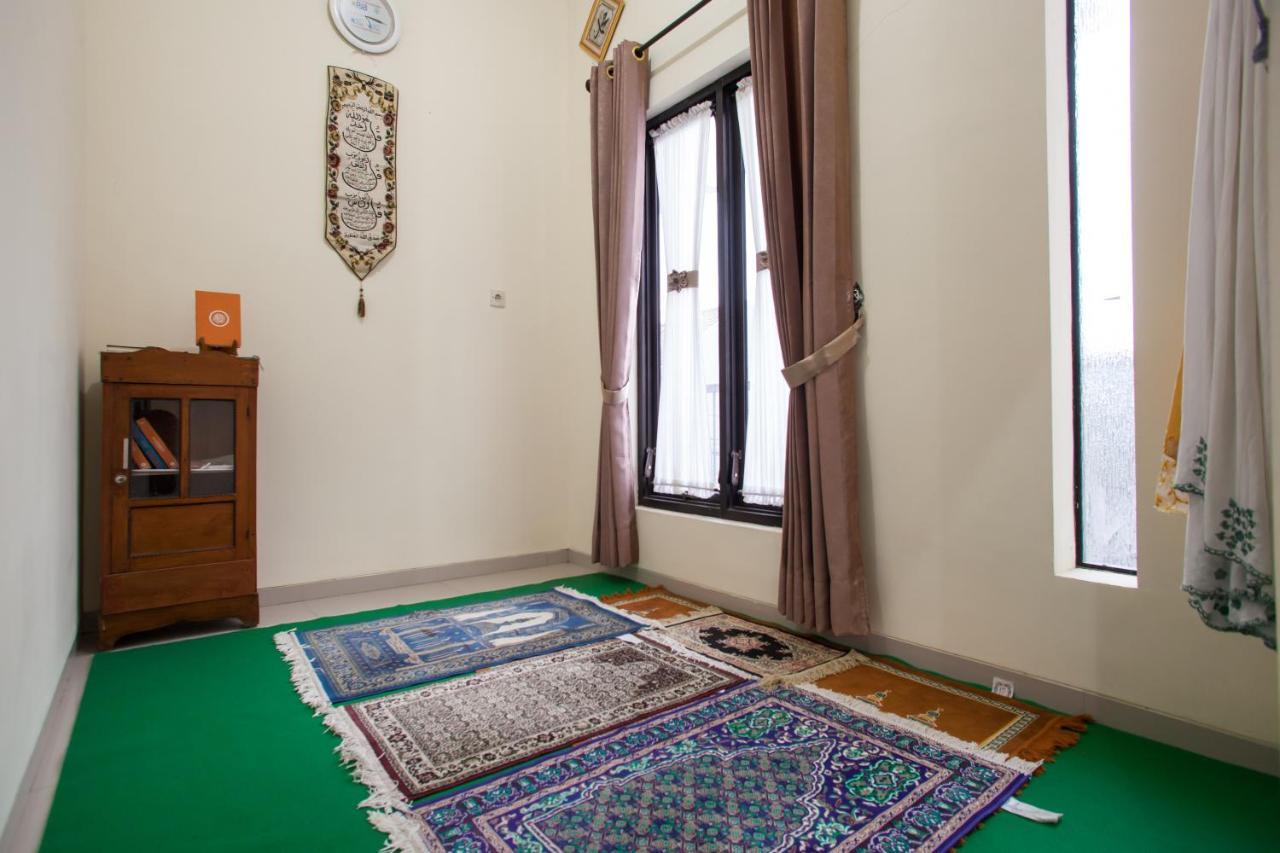 Reddoorz Syariah Near Singha Merjosari Park Malang Exterior photo